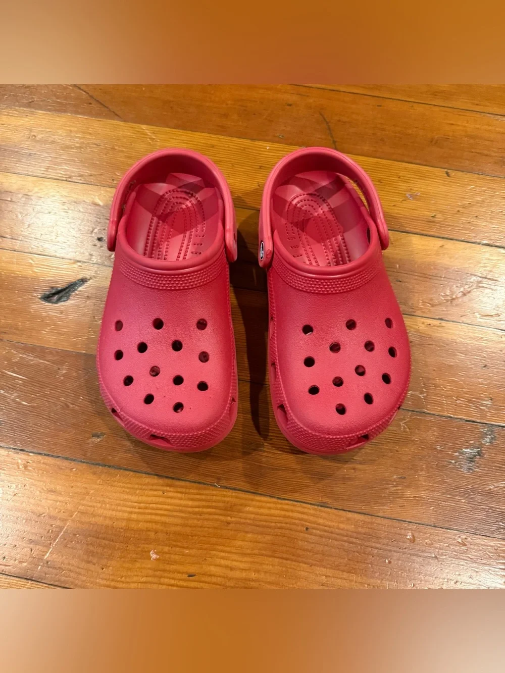 🐊 Crocs Classic Clogs Varsity Red (W7/ M5)